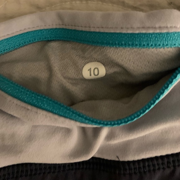Lululemon size 10 shorts - Picture 4 of 4